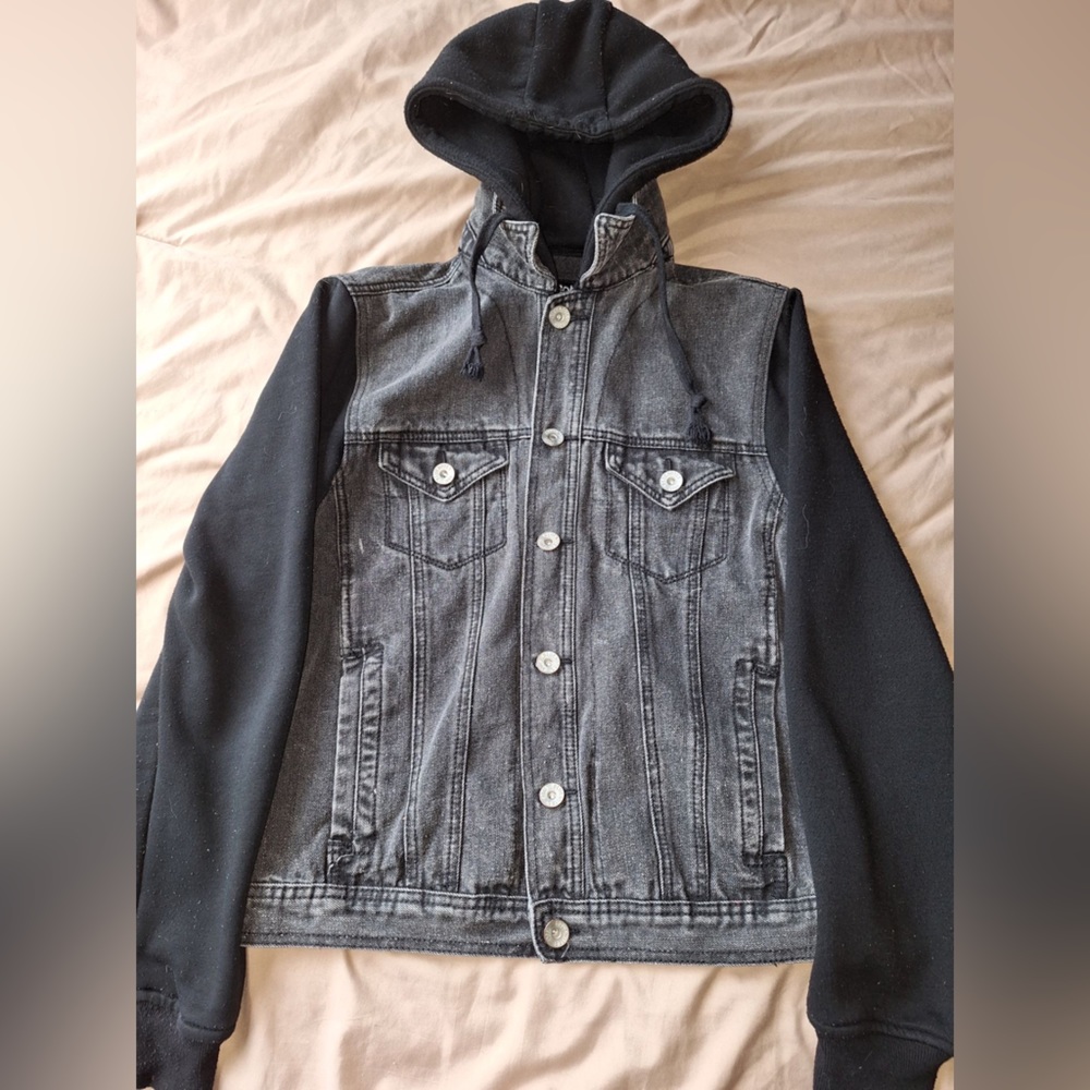 Sweatshirt/ Denim Jacket